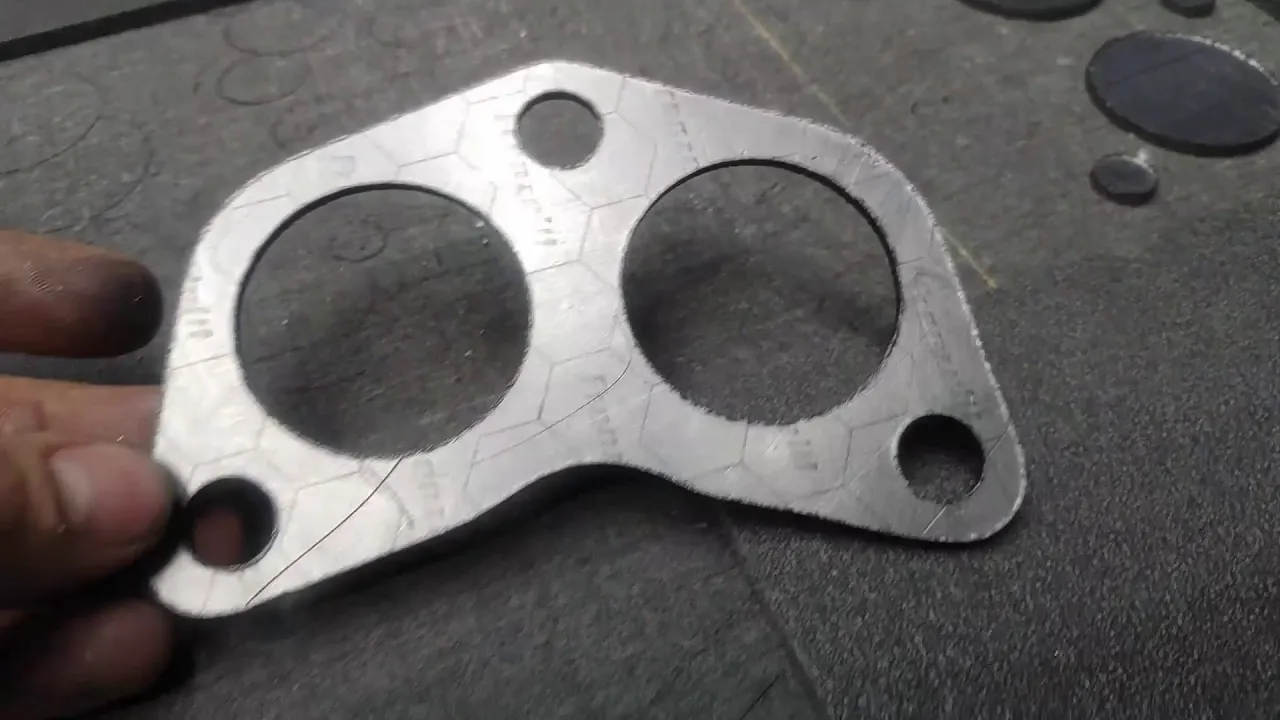 Резка материала Novaphit Extra на плоттере Ruizhou серии RZCRT